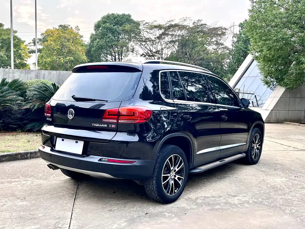 VOLKSWAGEN TIGUAN 2015