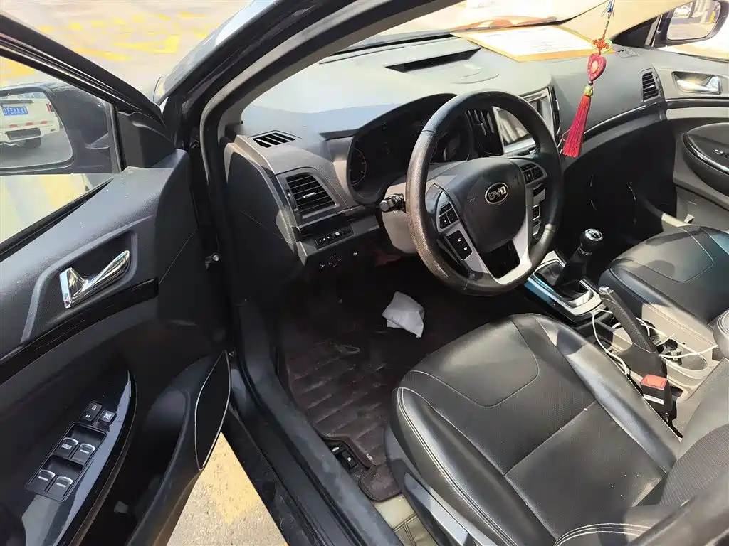 BYD SURUI 2014