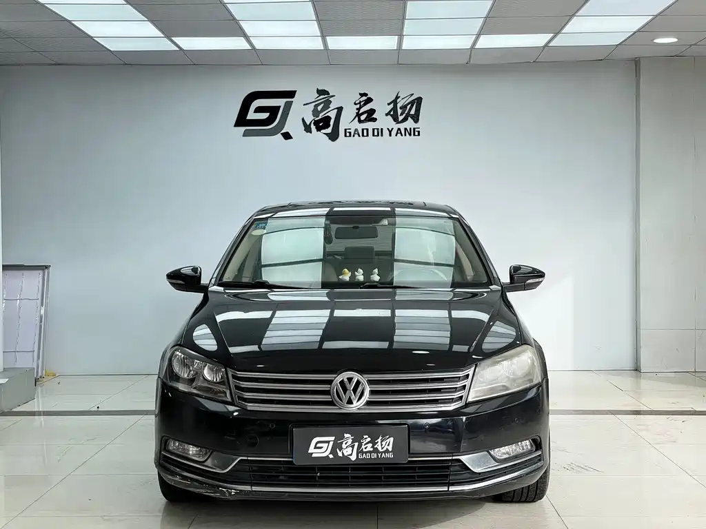 VOLKSWAGEN MAGOTAN 2012