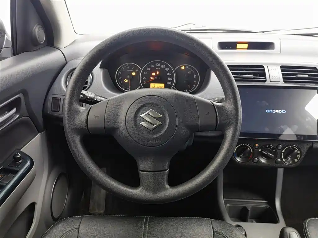 SUZUKI SWIFT 2017