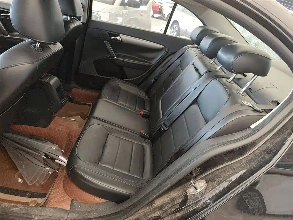 VOLKSWAGEN LAVIDA 2013