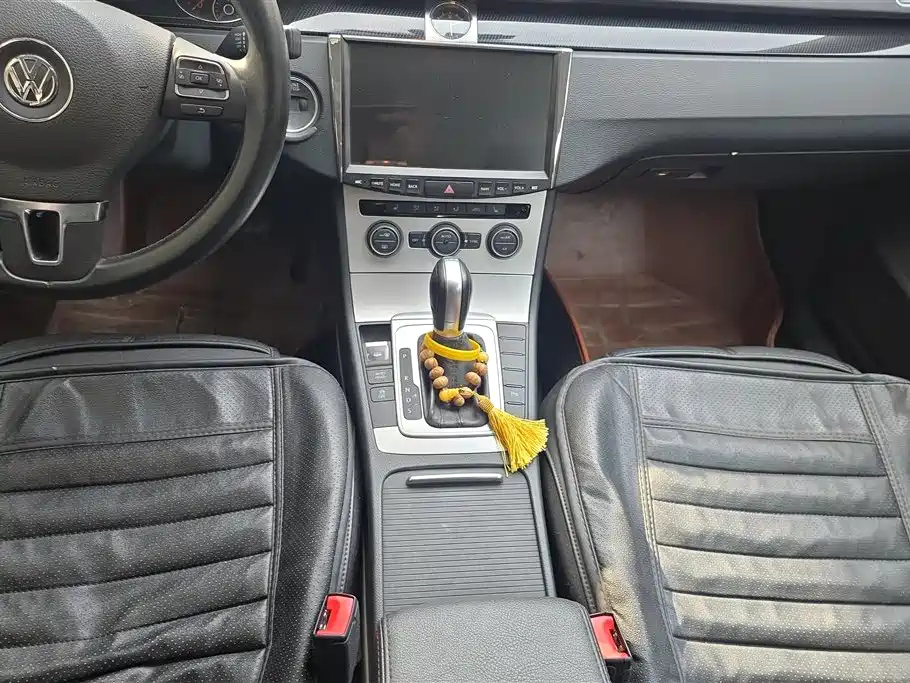 VOLKSWAGEN MAGOTAN 2015