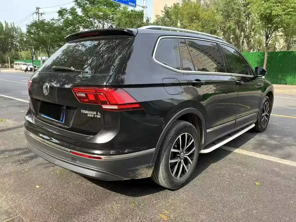 VOLKSWAGEN TIGUAN L 2017