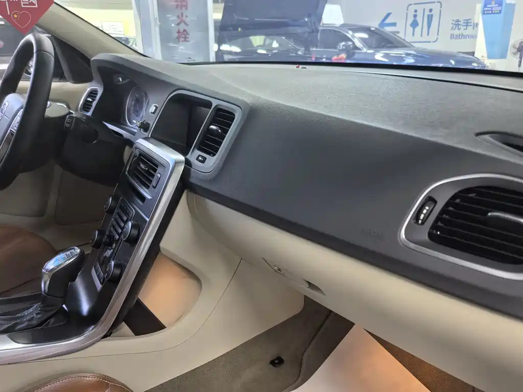 VOLVO V60 2013