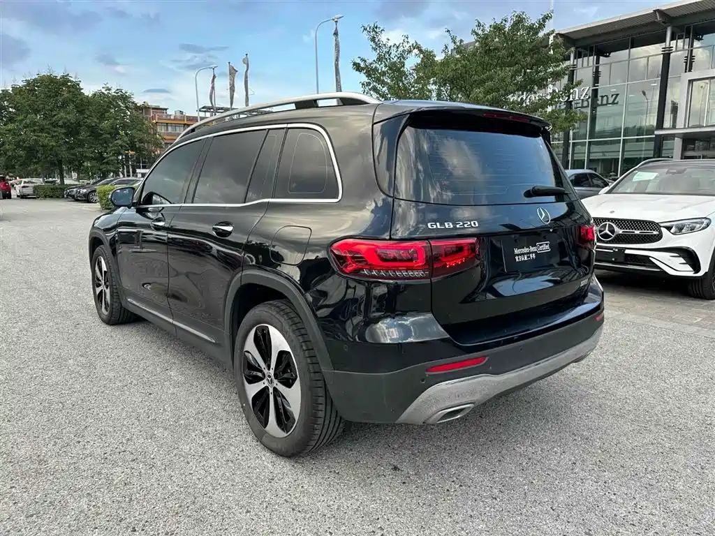 MERCEDES BENZ GLB 2023