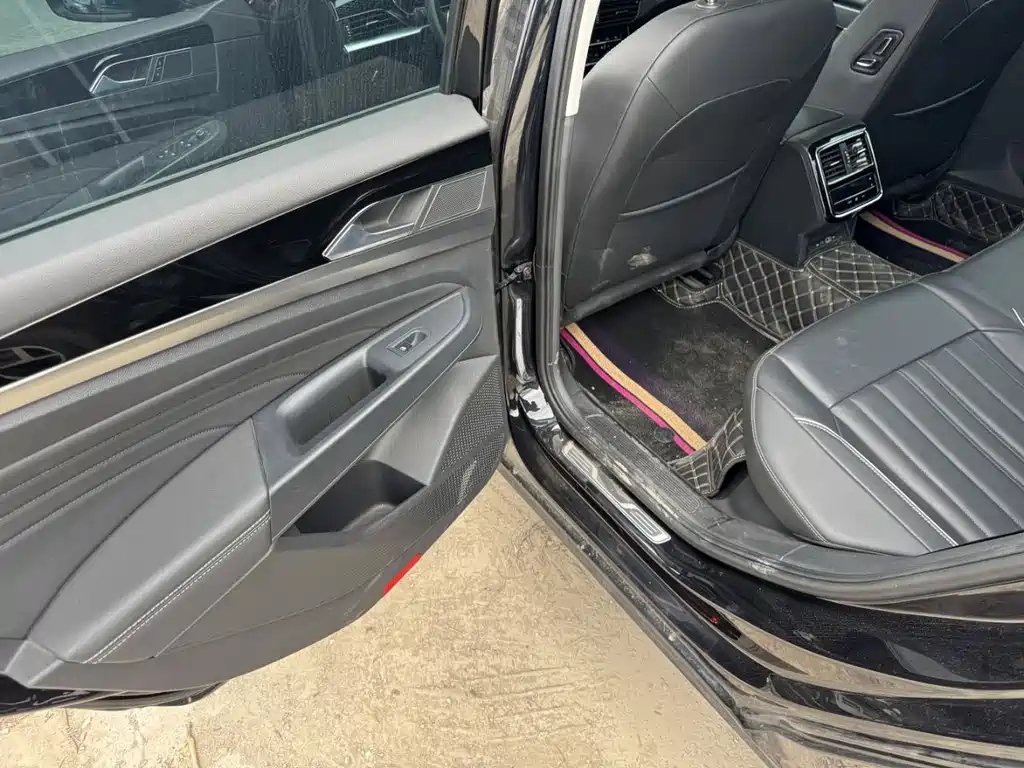VOLKSWAGEN PASSAT 2023