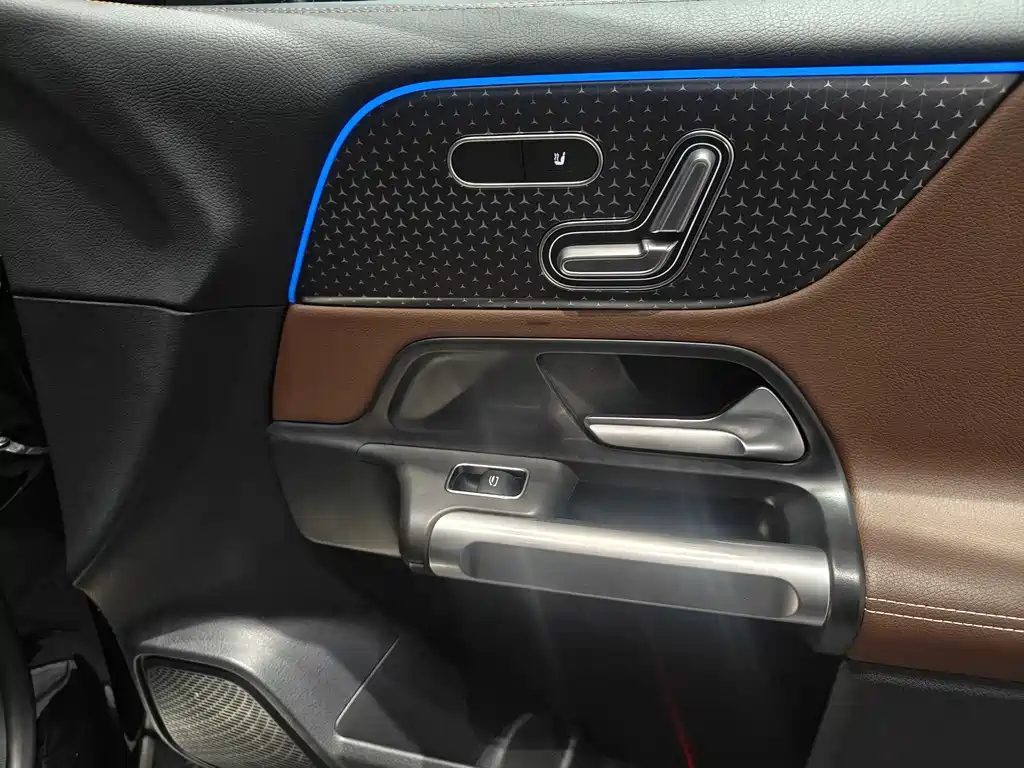 MERCEDES BENZ GLB 2023