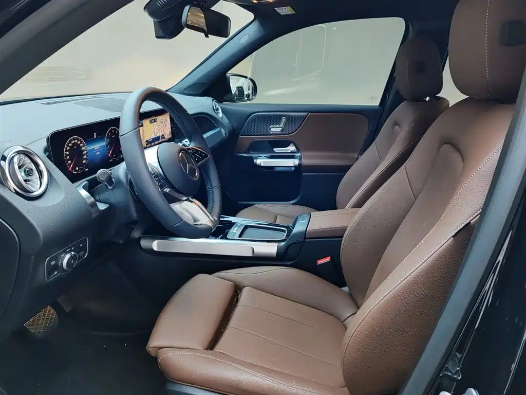 MERCEDES BENZ GLB 2025