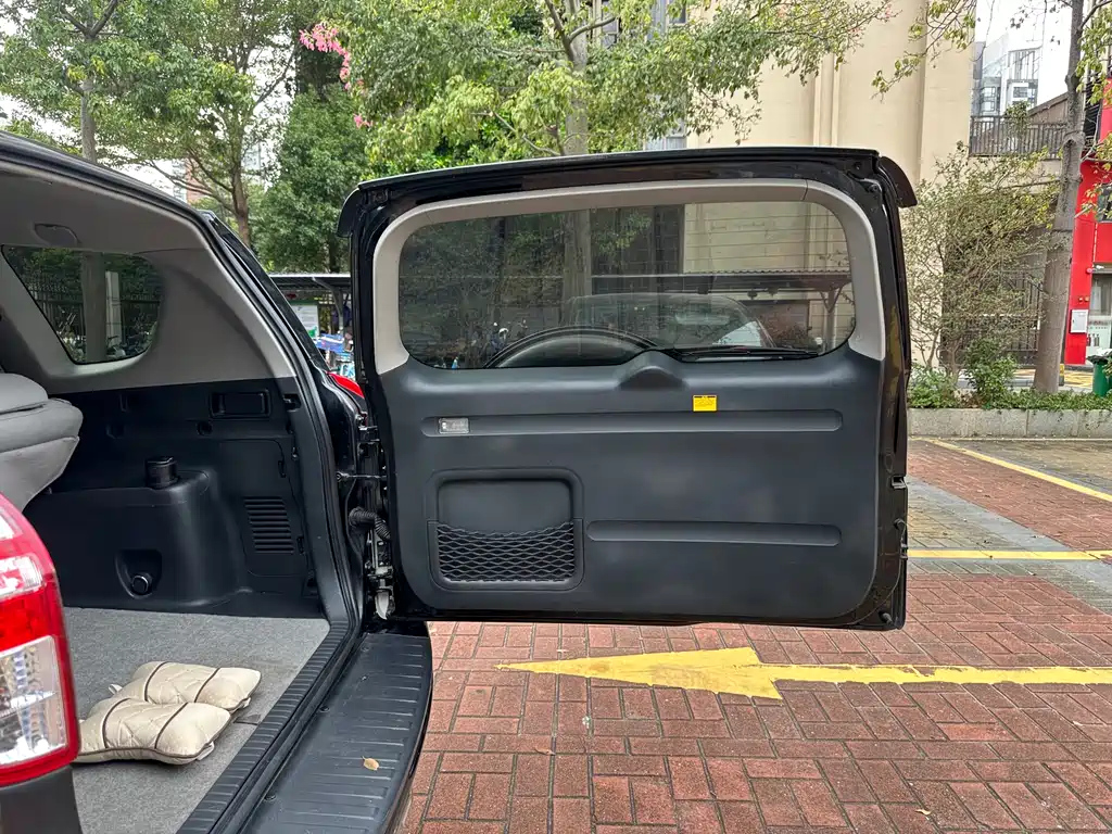 TOYOTA RAV4 RONGFANG 2011