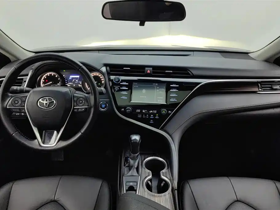 TOYOTA CAMRY 2018