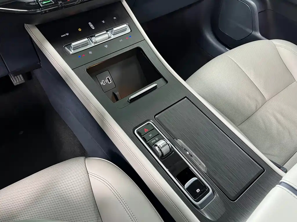 LINCOLN ADVENTURER 2023