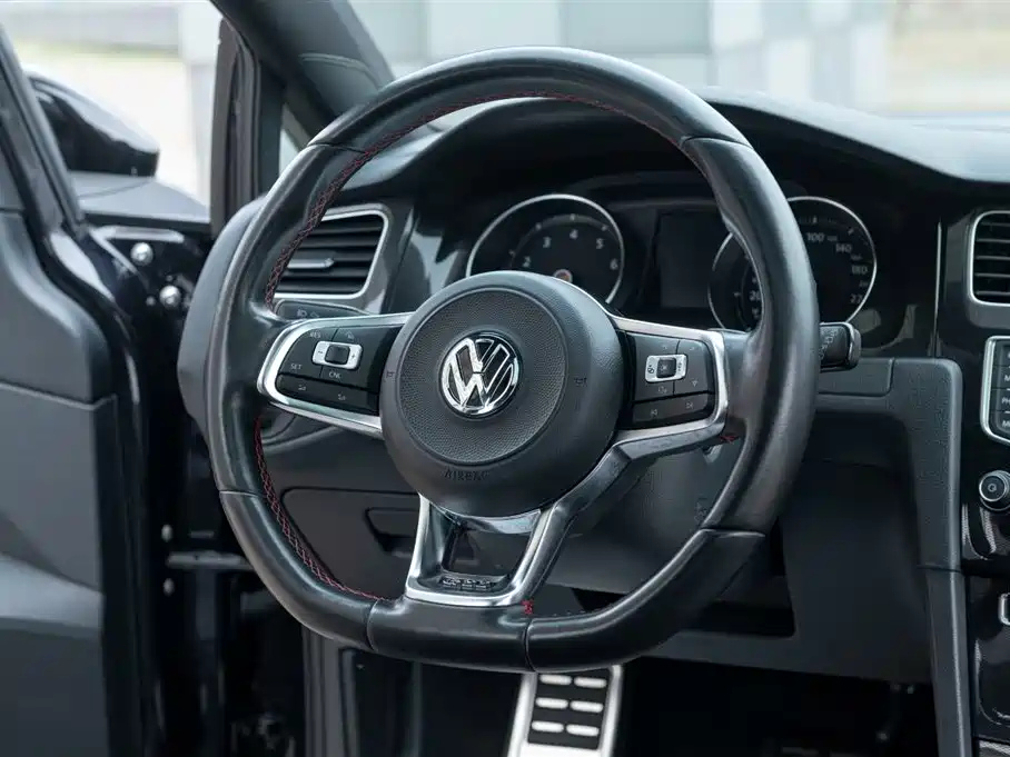 VOLKSWAGEN GOLF GTI 2016