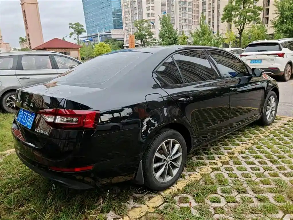 SKODA OCTAVIA 2021
