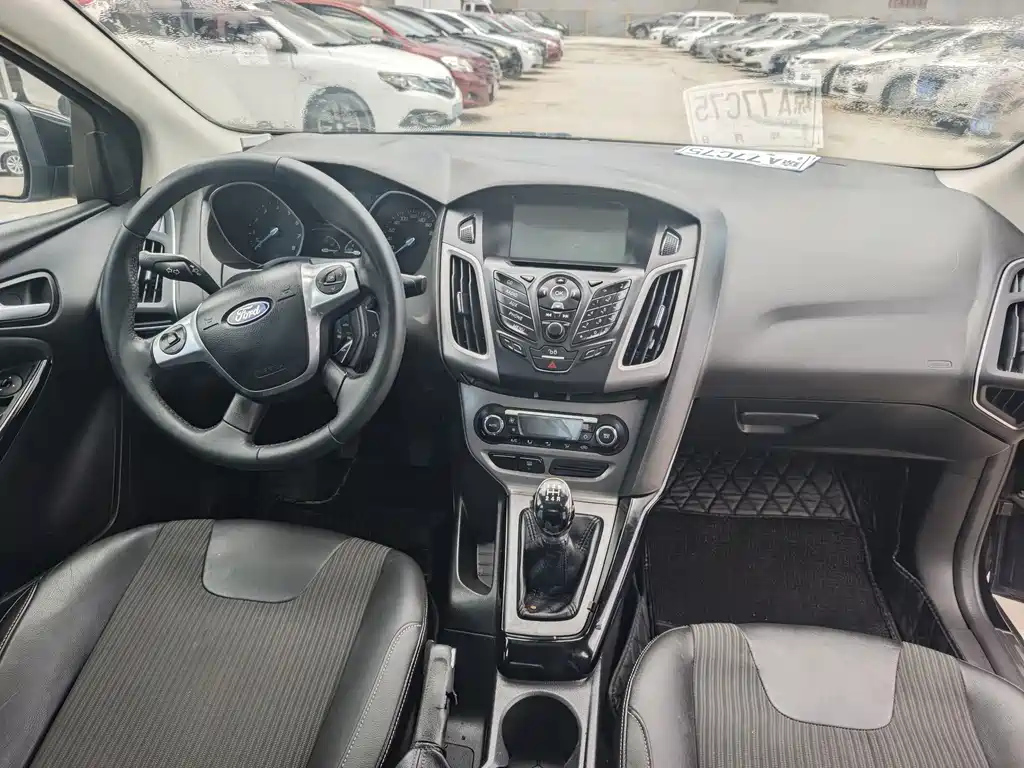 FORD FOCUS 2012