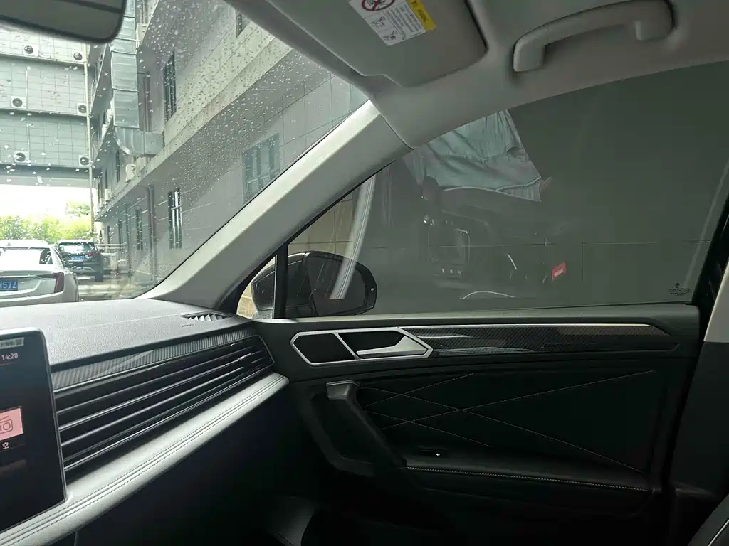 VOLKSWAGEN TIGUAN L 2024