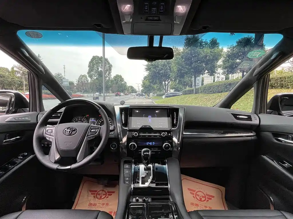 TOYOTA ALPHARD 2018