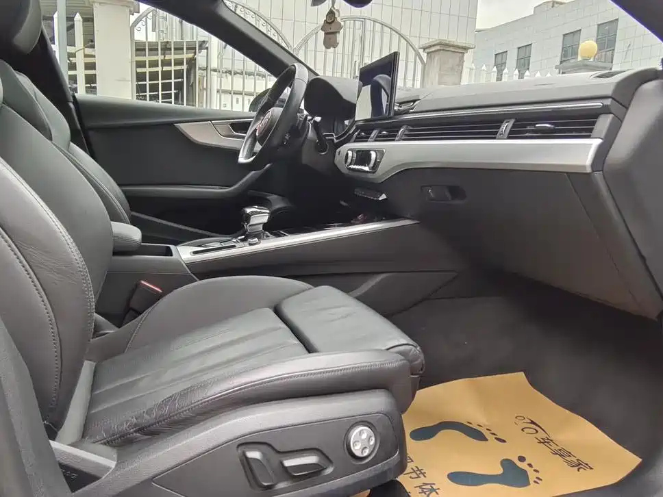 AUDI A5 2022