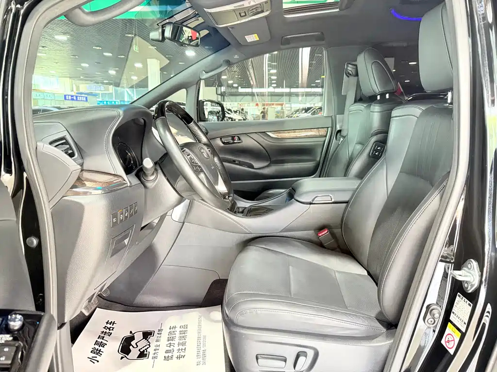 TOYOTA ALPHARD 2018