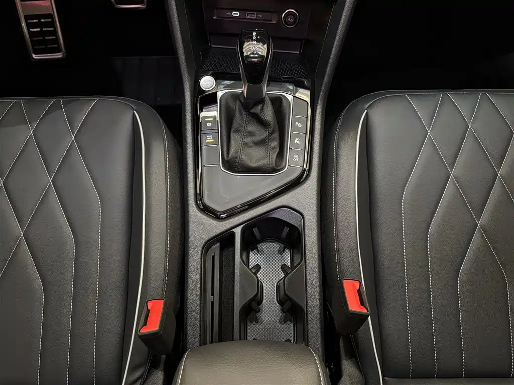 VOLKSWAGEN TIGUAN L 2024