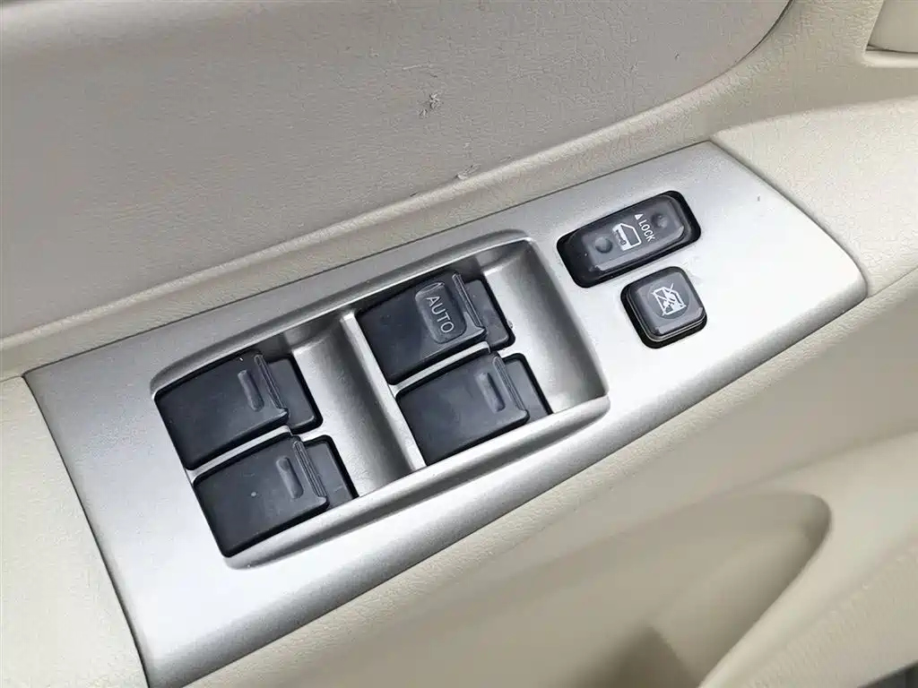 TOYOTA COROLLA 2013