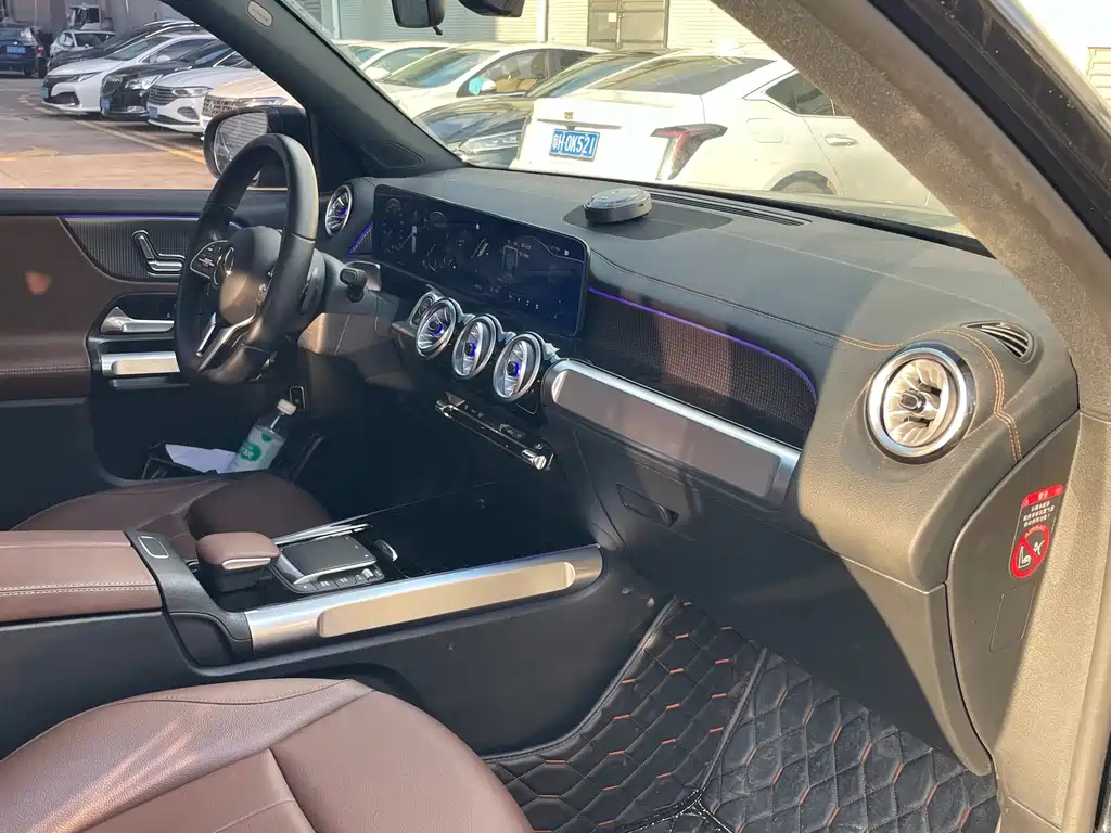 MERCEDES BENZ GLB 2023