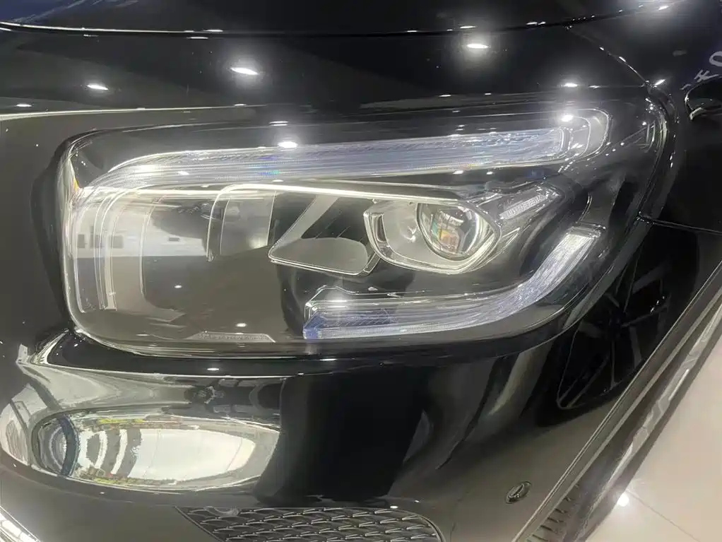 MERCEDES BENZ GLB 2025
