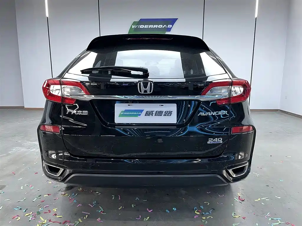 HONDA AVANCIER 2017