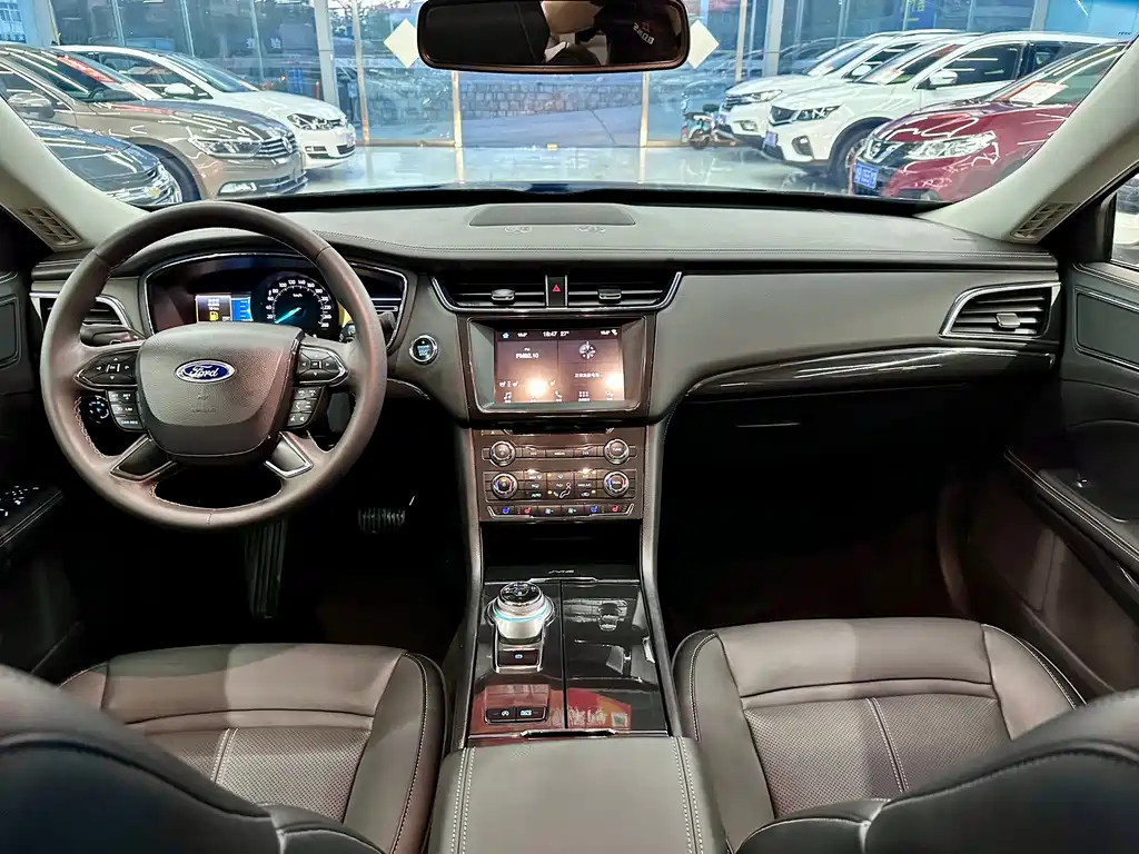 FORD TAURUS 2018