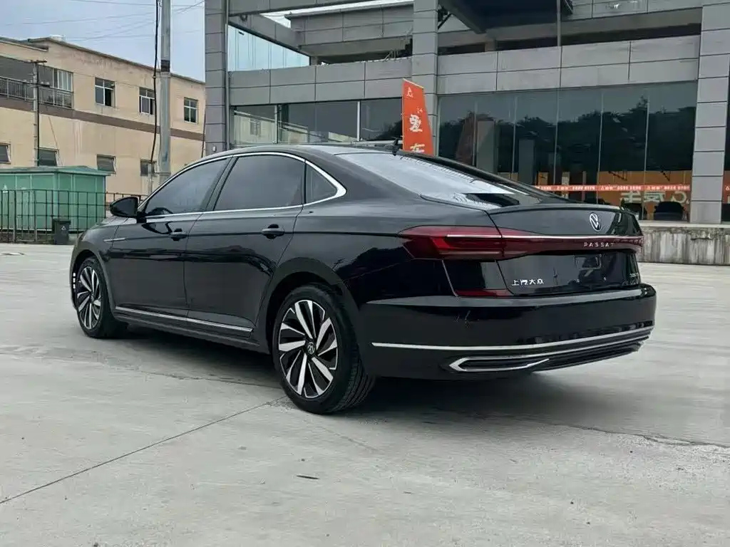 VOLKSWAGEN PASSAT 2023