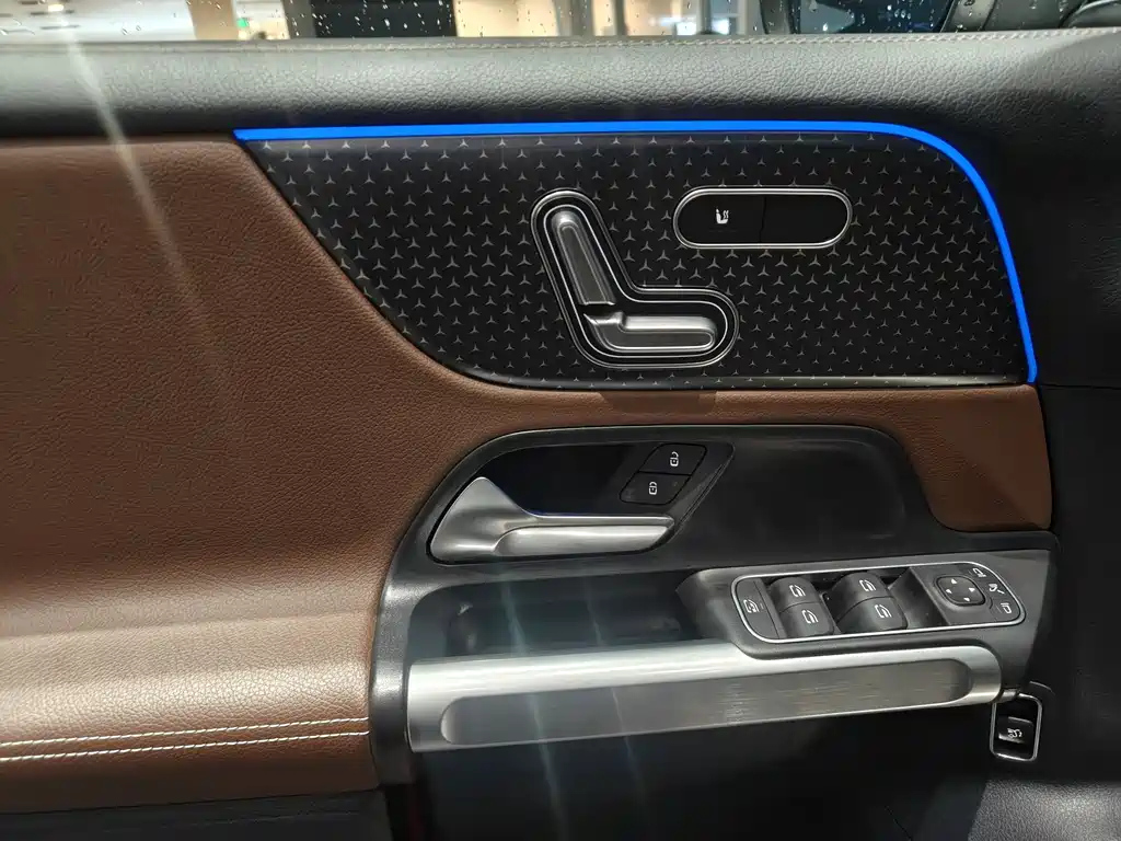 MERCEDES BENZ GLB 2023