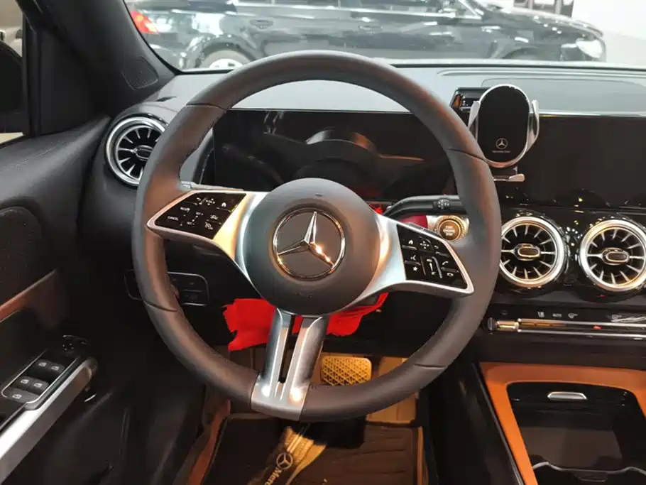 MERCEDES BENZ GLB 2025