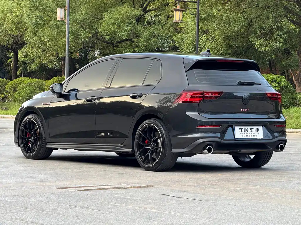 VOLKSWAGEN GOLF GTI 2023