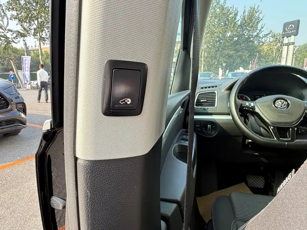 VOLKSWAGEN SHARAN 2017