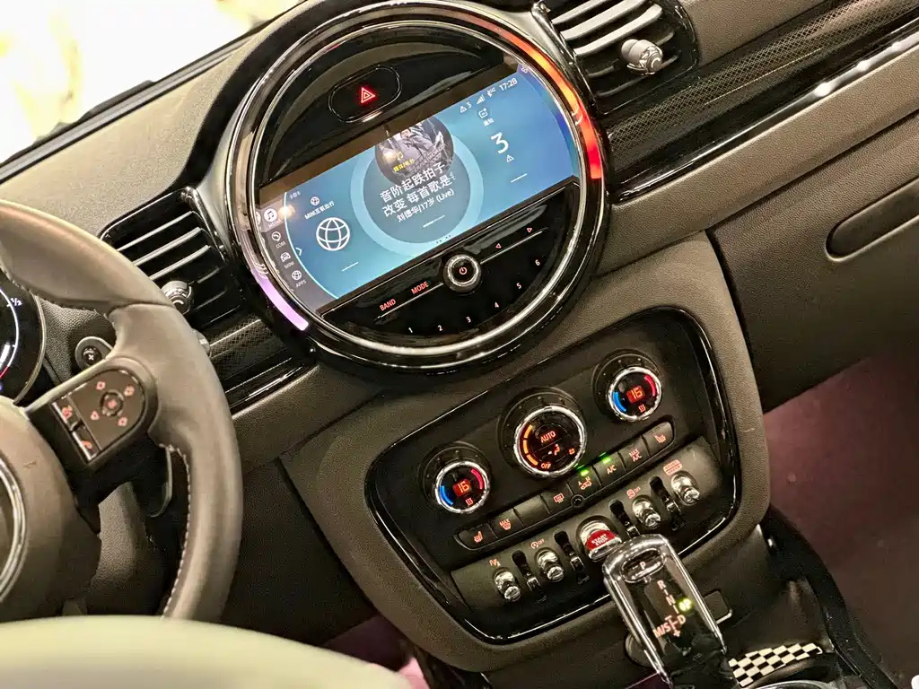 MINI CLUBMAN 2023