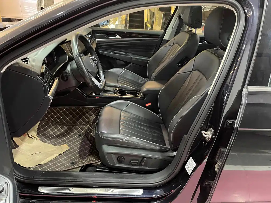 VOLKSWAGEN PASSAT 2024