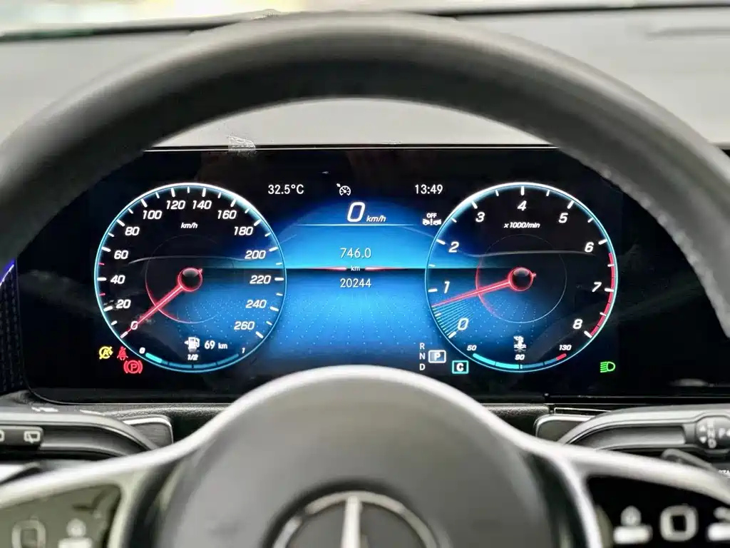 MERCEDES BENZ GLB 2023