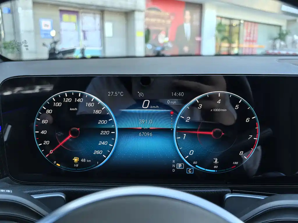 MERCEDES BENZ GLB 2023