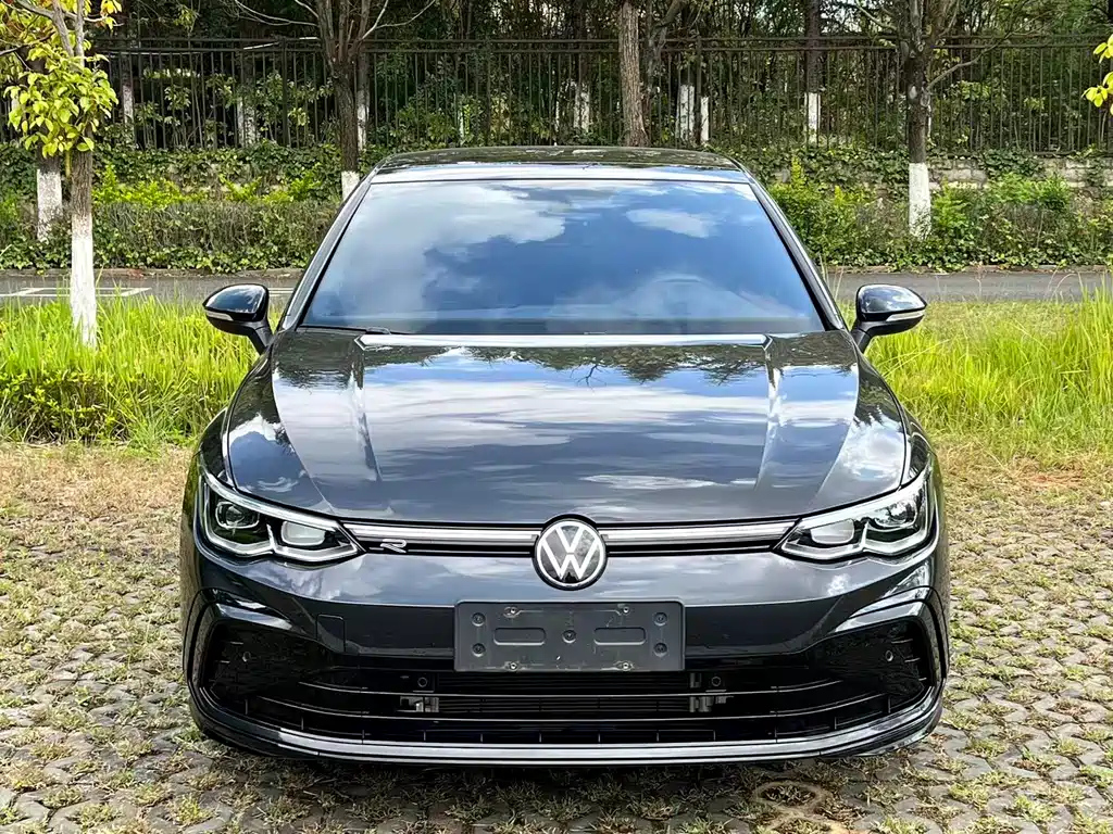 VOLKSWAGEN GOLF 2023