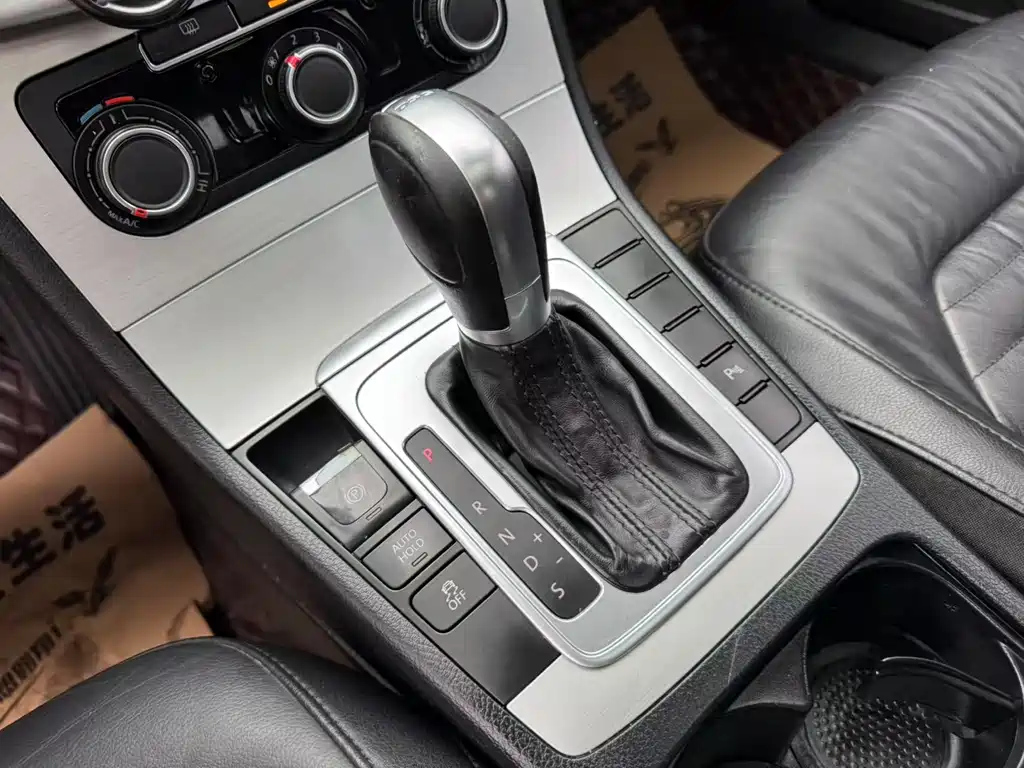 VOLKSWAGEN MAGOTAN 2014