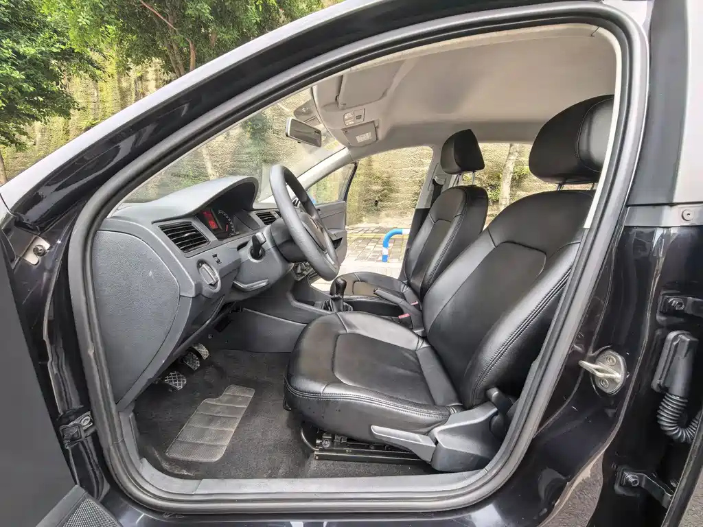 VOLKSWAGEN SANTANA 2016