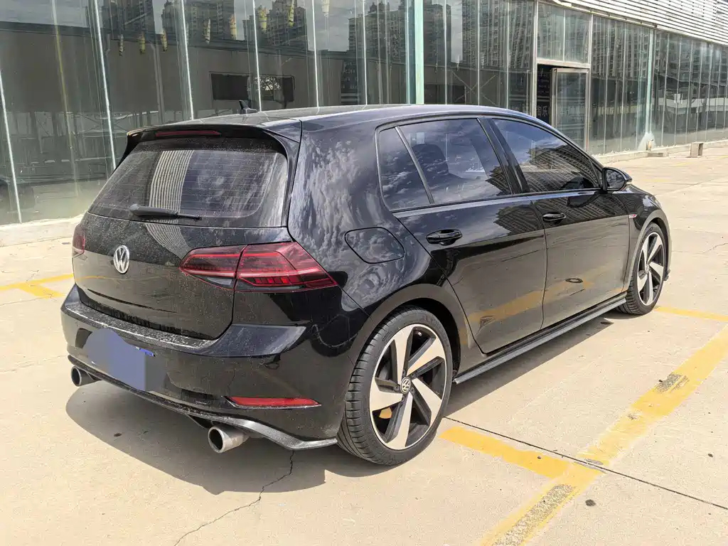 VOLKSWAGEN GOLF GTI 2019