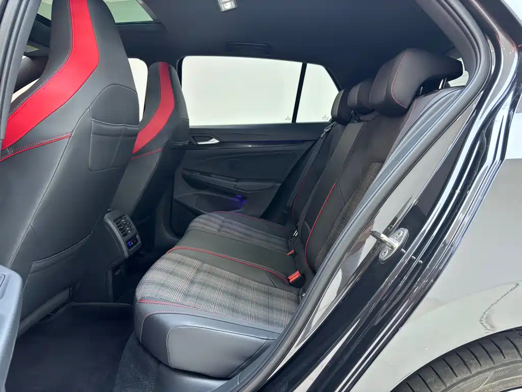 VOLKSWAGEN GOLF GTI 2021