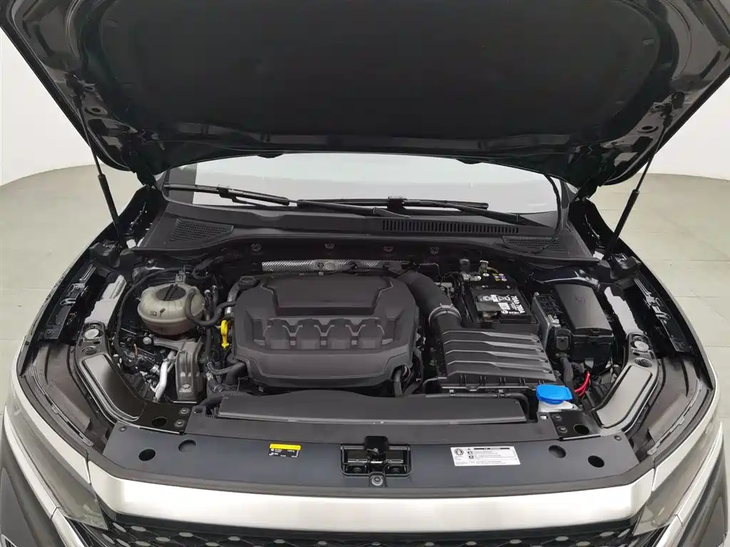 VOLKSWAGEN PASSAT 2024
