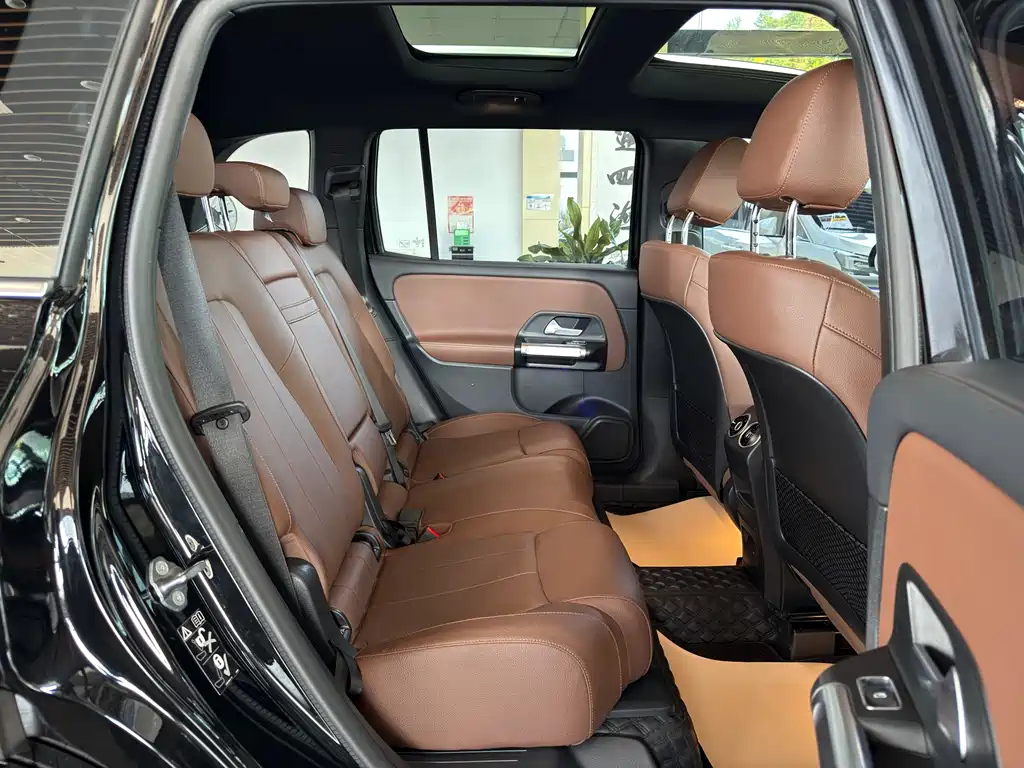 MERCEDES BENZ GLB 2023