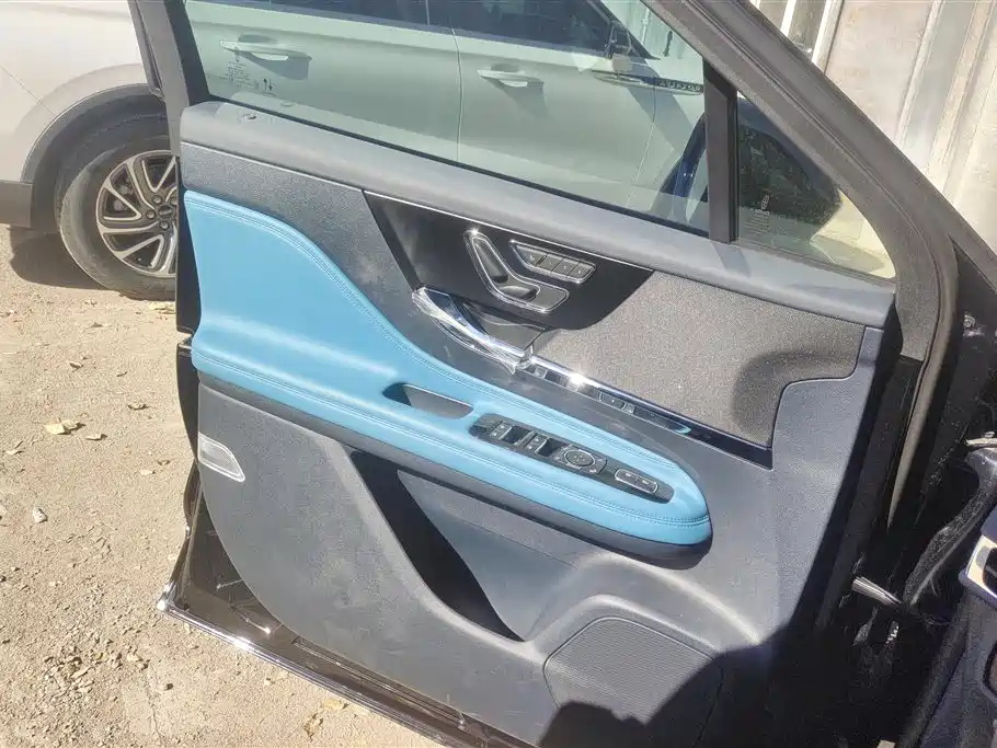 LINCOLN ADVENTURER 2025