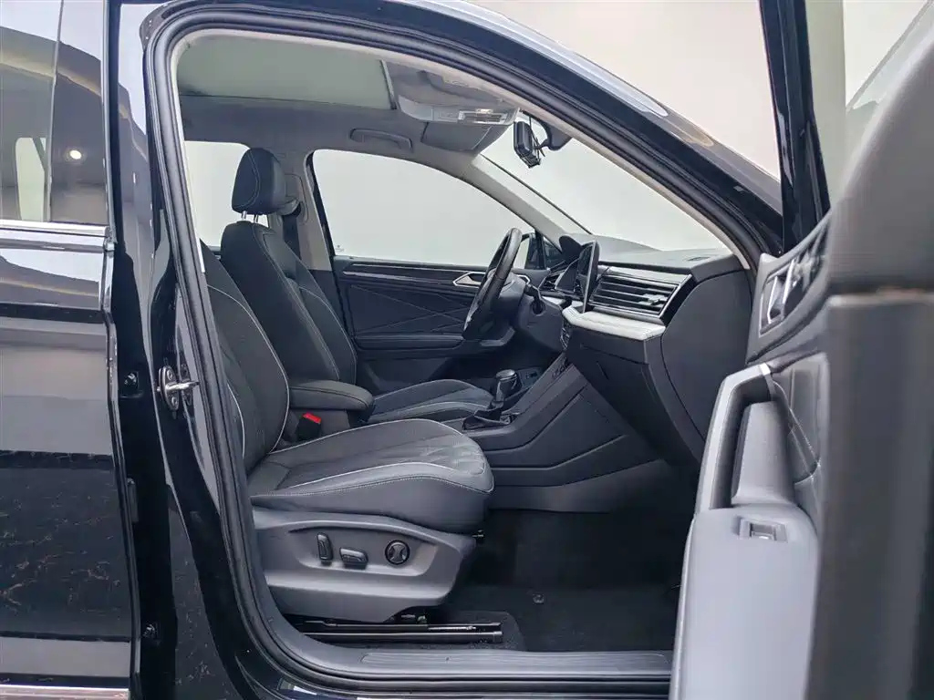 VOLKSWAGEN TIGUAN L 2022