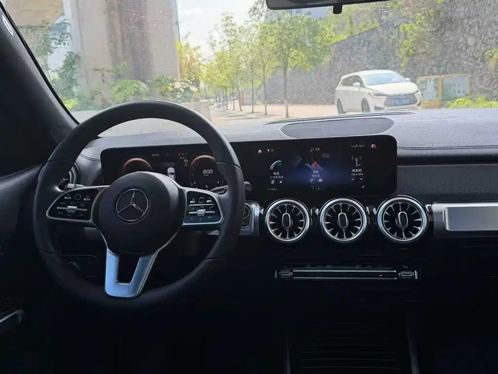 MERCEDES BENZ GLB 2023