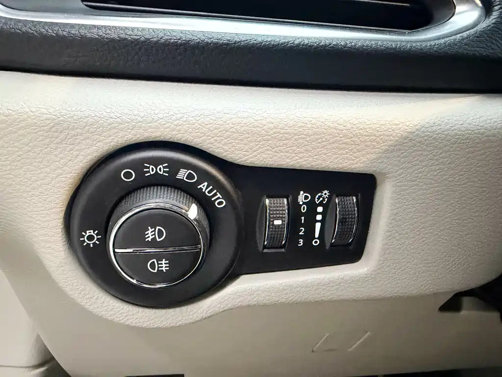 CHRYSLER BIG 捷龙PHEV IMPO 2025