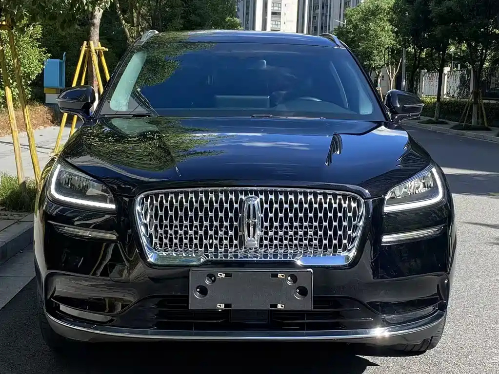 LINCOLN ADVENTURER 2021