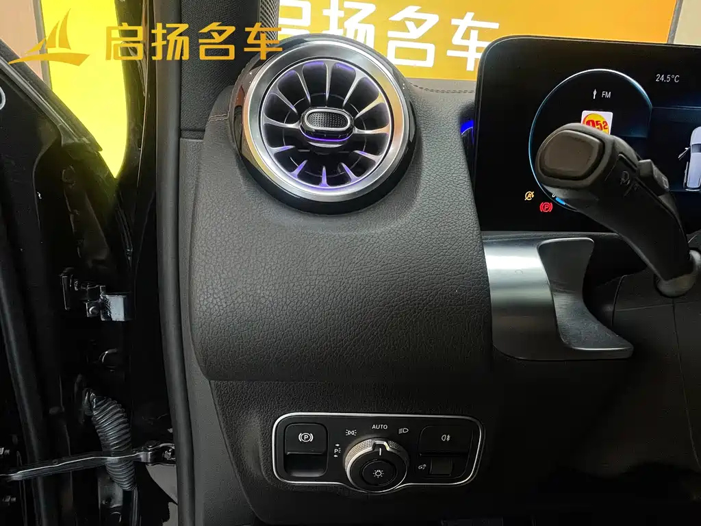 MERCEDES BENZ GLB 2023